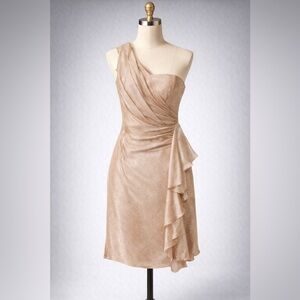Elegant One-Shoulder Gold Dress